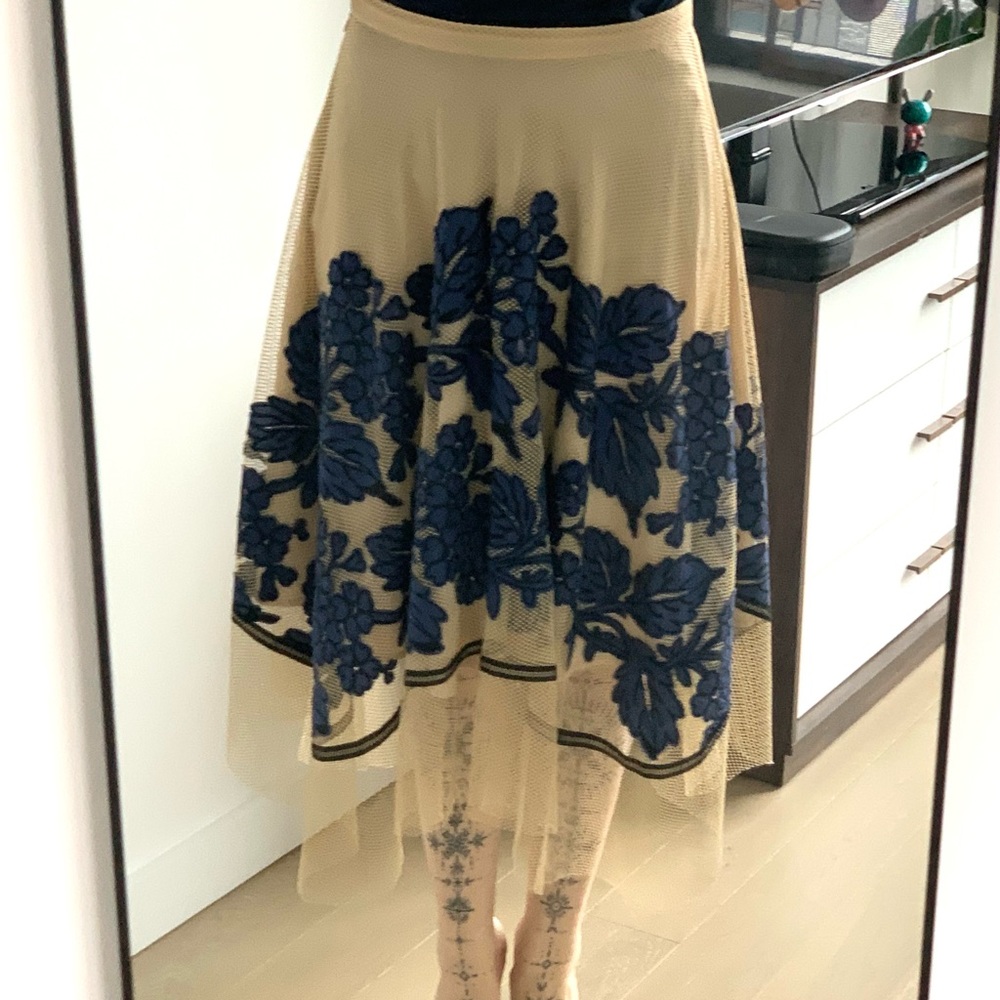 Very cute skirt. Only worn once.